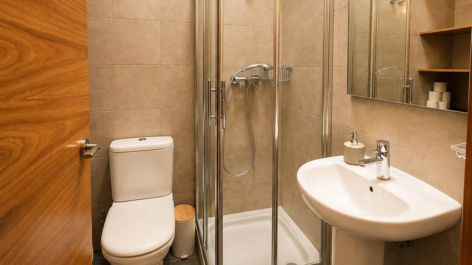 Baño completo del apartamento dúplex