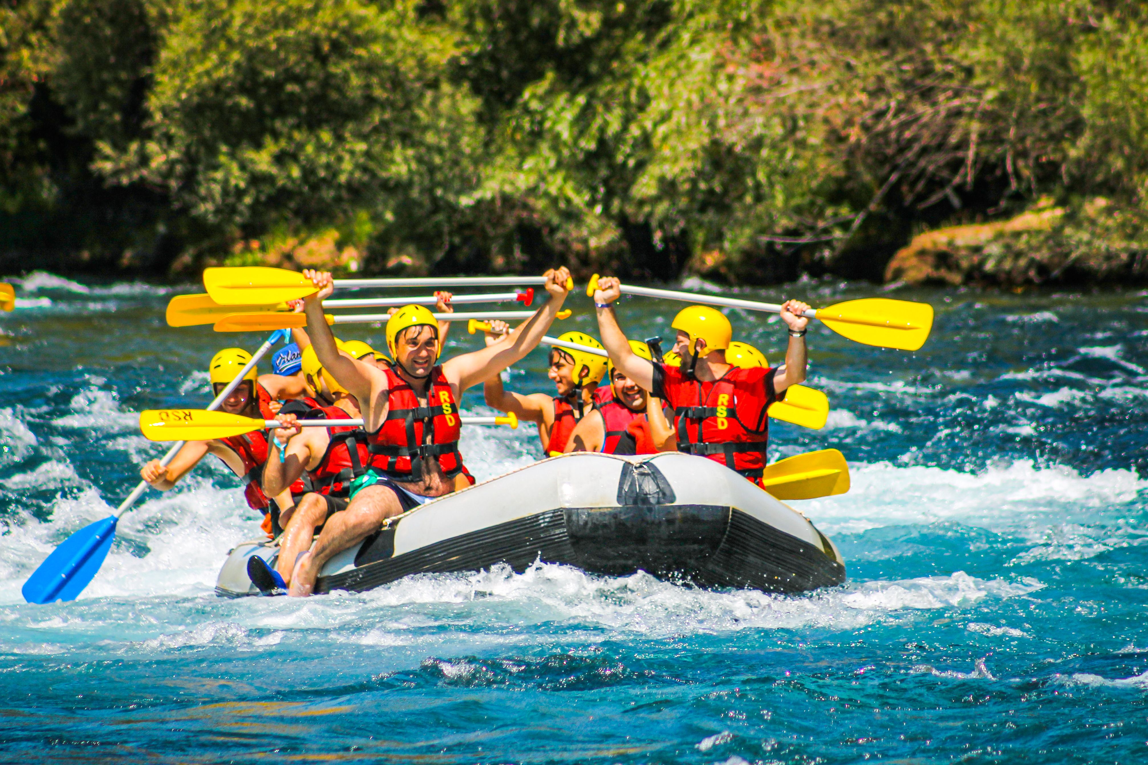 Rafting en el río Noguera Pallaresa cerca de Sort